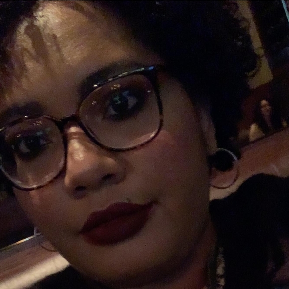 Profile Picture of Coreen Thompson (@coreenmargarita) on Poshmark