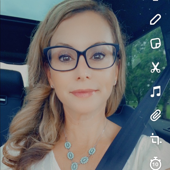 Profile Picture of Terri Kakaletris (@terrikak) on Poshmark