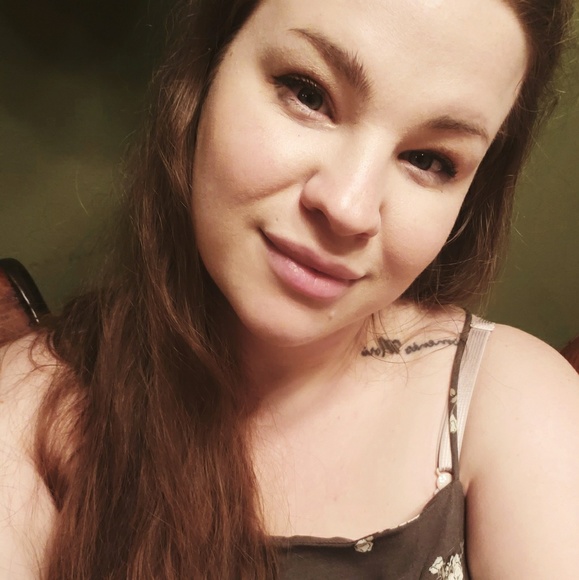 Profile Picture of Catherine Bailey (@cmbailey93) on Poshmark