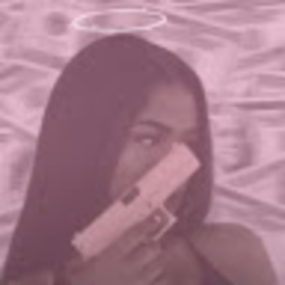 Profile Picture of Samy08 Vides (@videssamantha67) on Poshmark