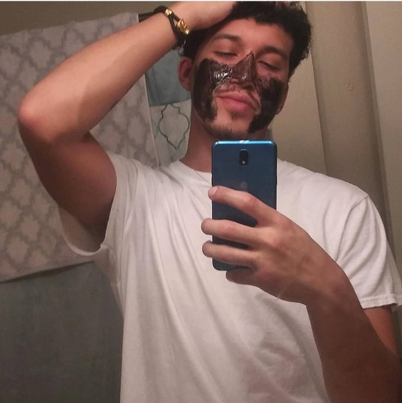 Profile Picture of Aaron Galvan (@aaronngalvan333) on Poshmark