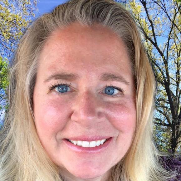 Profile Picture of Janet Hitzel (@listwithjanet) on Poshmark