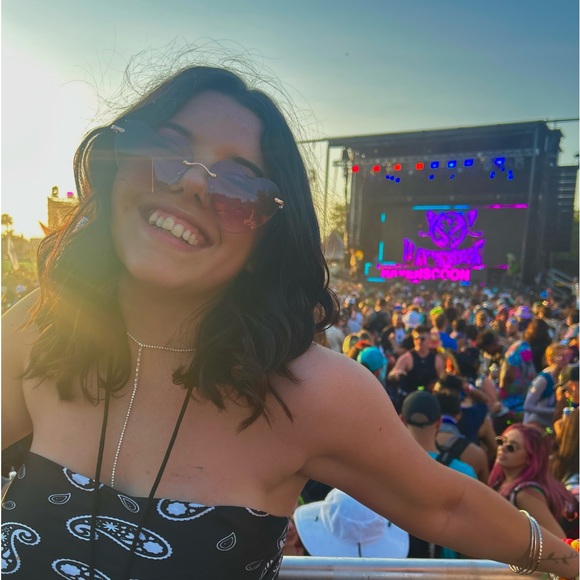 Profile Picture of Isabelle Meeder (@isabellemeeder) on Poshmark