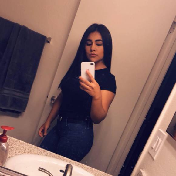 Profile Picture of Elsie Rodriguez castillo (@elsie2696) on Poshmark