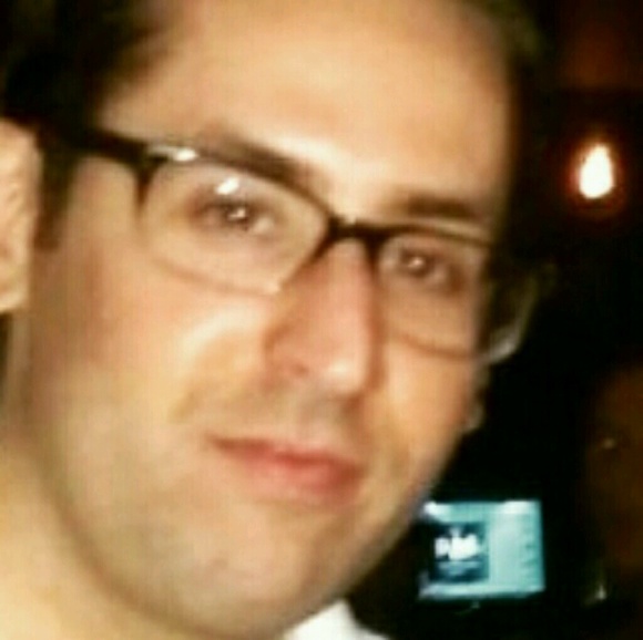 Profile Picture of Damien Hernandez (@damedizz) on Poshmark