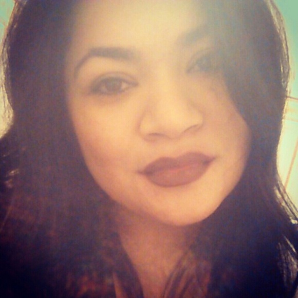 Profile Picture of Isabel Zamora (@izzy0531) on Poshmark