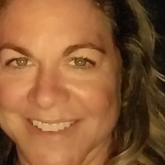 Wendy Ellenberger - Poshmark Profile Picture of Wendy Ellenberger (@tnw252018) on Poshmark