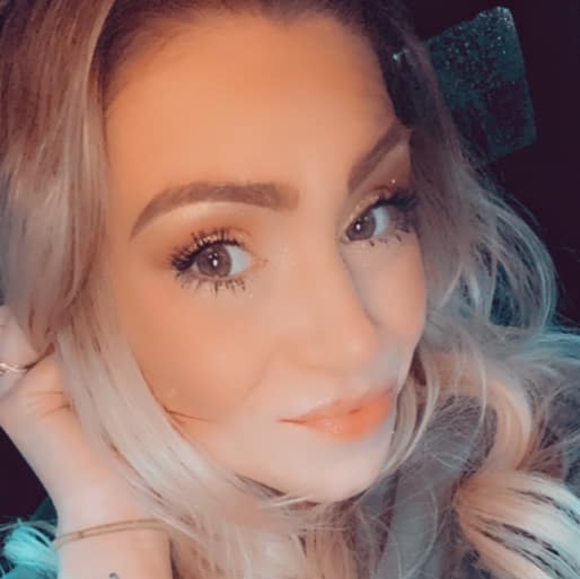 Profile Picture of Brittany Agee (@brittany22agee) on Poshmark