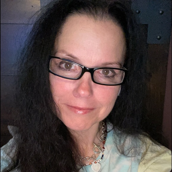 Profile Picture of Tonya Chatelain (@tonyachatelain) on Poshmark