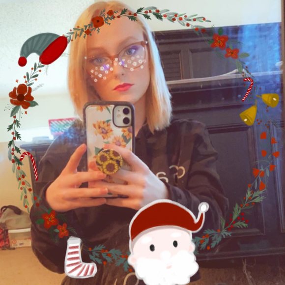 Profile Picture of Rebecca Meidinger (@bubbleebecca) on Poshmark