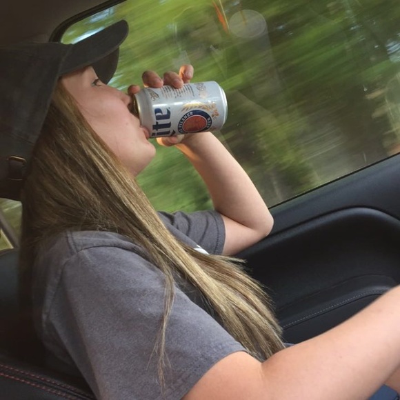 Profile Picture of Ashlyn Mcgee (@mcgee1998) on Poshmark