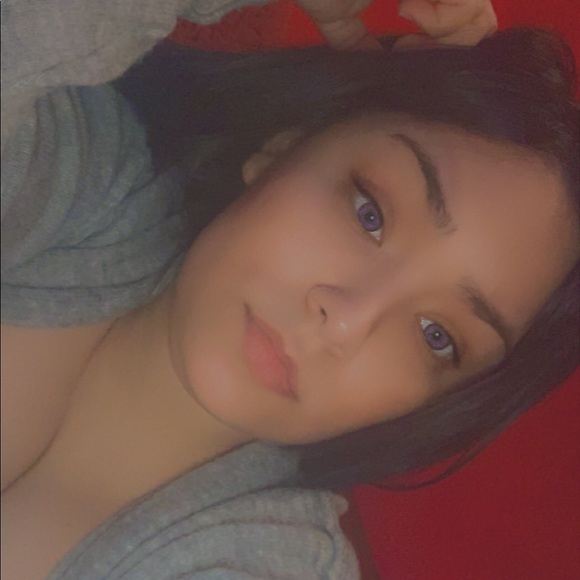 Profile Picture of Natalie Carrero (@nathaliex) on Poshmark