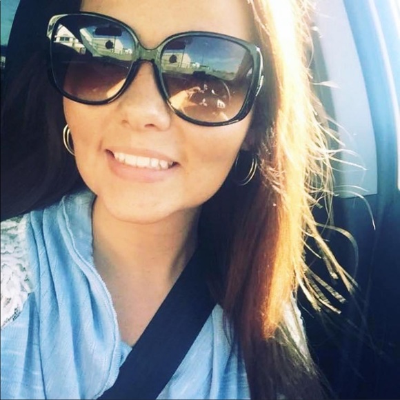 Meagan Lacrosse - Poshmark Profile Picture of Meagan Lacrosse (@meaganlacrosse) on Poshmark