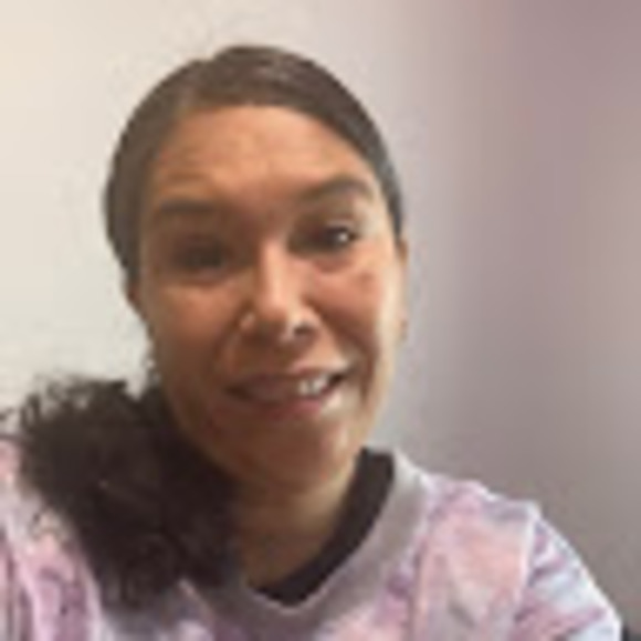 Profile Picture of Rosalyn Torrez (@rosalyntorrez) on Poshmark