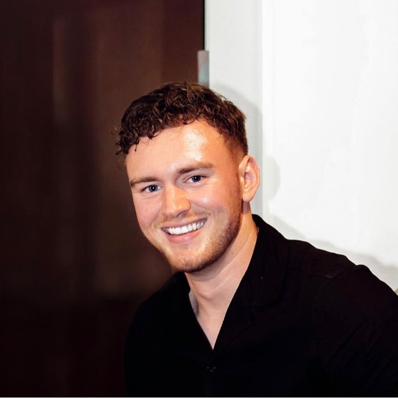 Profile Picture of Andrew Hecker (@andrewhecker5) on Poshmark