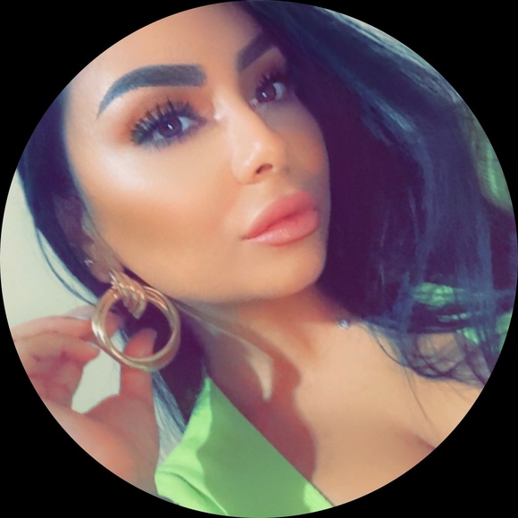 Profile Picture of Paula Sierra (@paulasierra08) on Poshmark