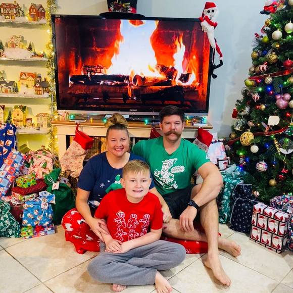 Profile Picture of Lori Klein (@lorik1127) on Poshmark