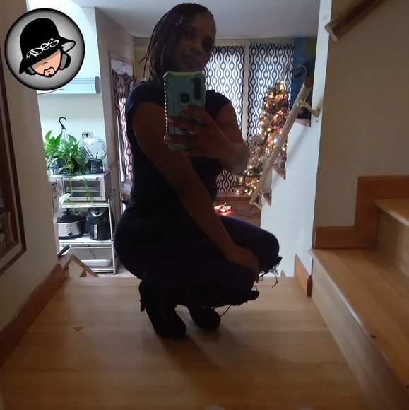 Profile Picture of Nicky Thomas (@nickythomas1975) on Poshmark