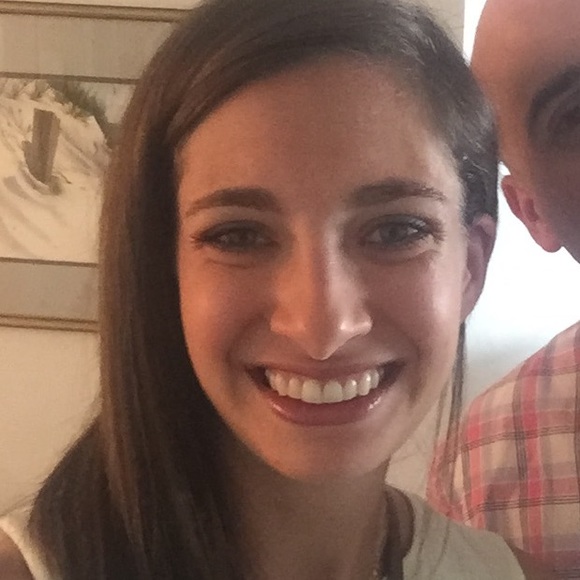 Profile Picture of Julia Reisman (@jareis91) on Poshmark