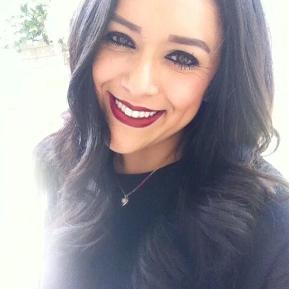 Profile Picture of Maralyse Tinajero (@maralysebre) on Poshmark