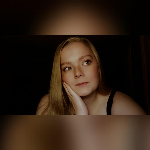 Profile Picture of Lauren Patricia champlin (@laulau1227) on Poshmark