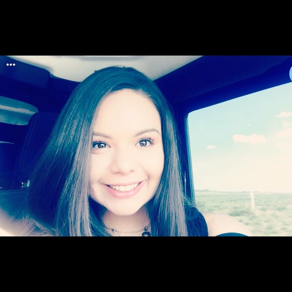 Profile Picture of Daniela Baeza (@danielabaeza) on Poshmark