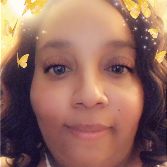 Profile Picture of Antivia Booth (@tiva1995) on Poshmark