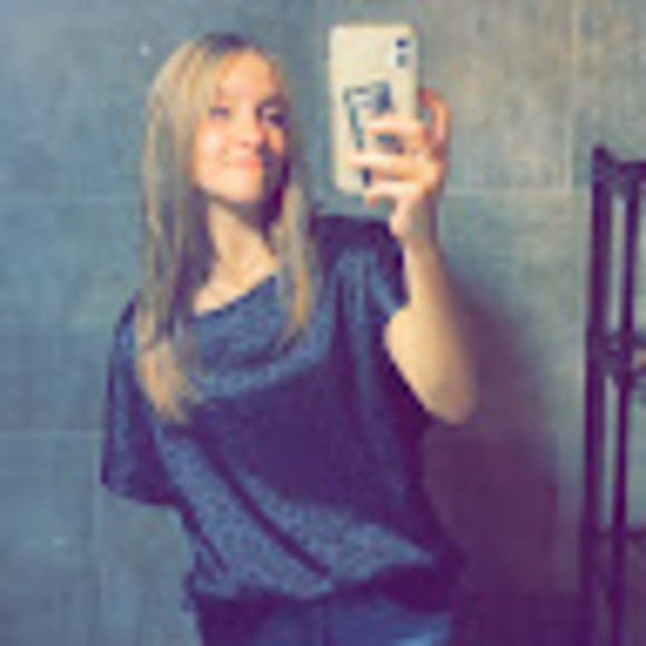 Profile Picture of Taylor Keeton (@ttaylorkeetonn) on Poshmark