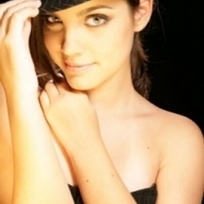 Profile Picture of Jade Santos (@jadelaines) on Twitter