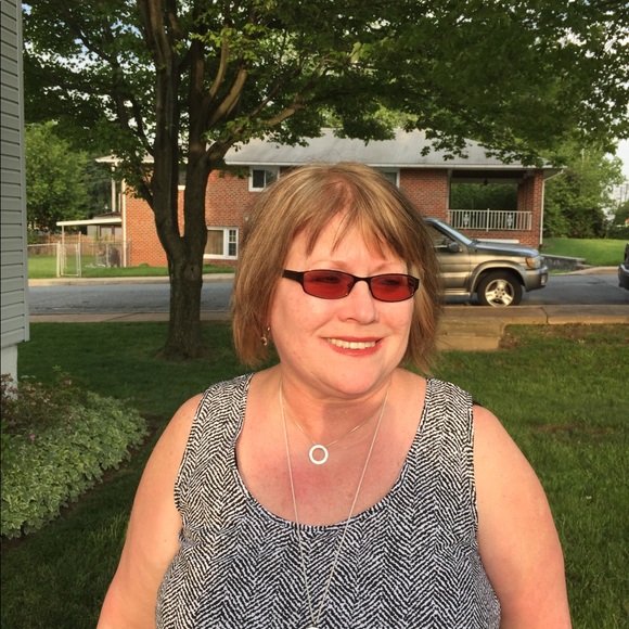 Profile Picture of Cheron Seay (@chevron55) on Poshmark