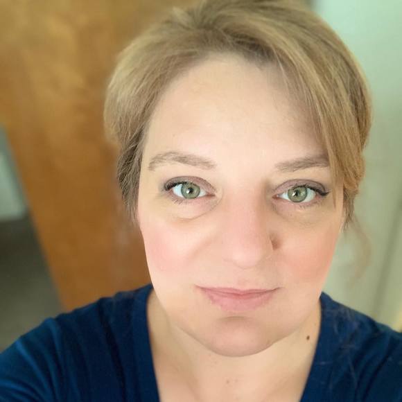 Profile Picture of Daylene Maxwell (@cdaymaxwell) on Poshmark