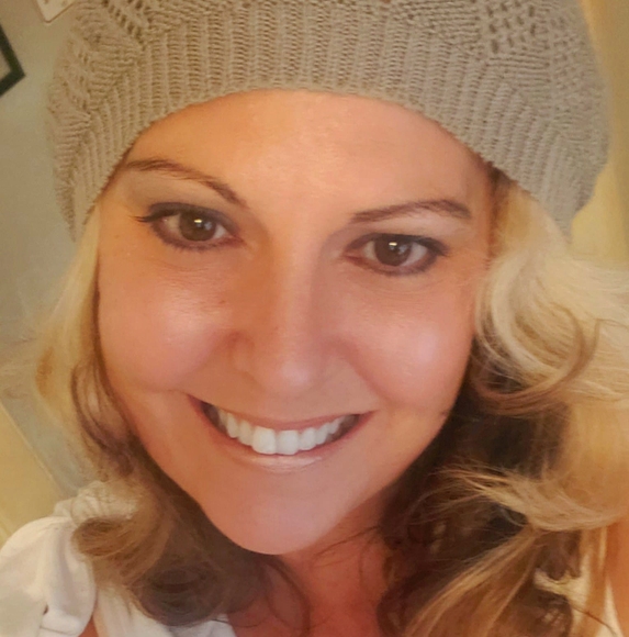 Profile Picture of Tammy Keys (@freelair) on Poshmark
