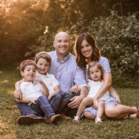 Profile Picture of Aaron Brett (@aaronbrett) on Poshmark