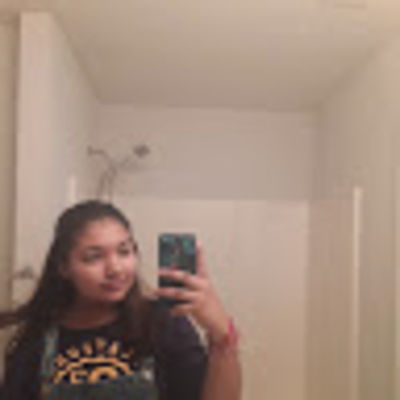 Victoria Almaguer - Poshmark Profile Picture of Victoria Almaguer (@victoriaalmague) on Poshmark