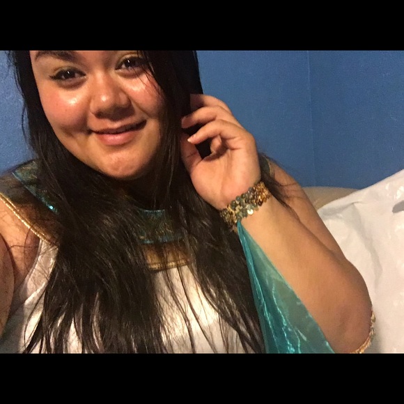 Profile Picture of Shylee Tamura (@shyyyy96) on Poshmark