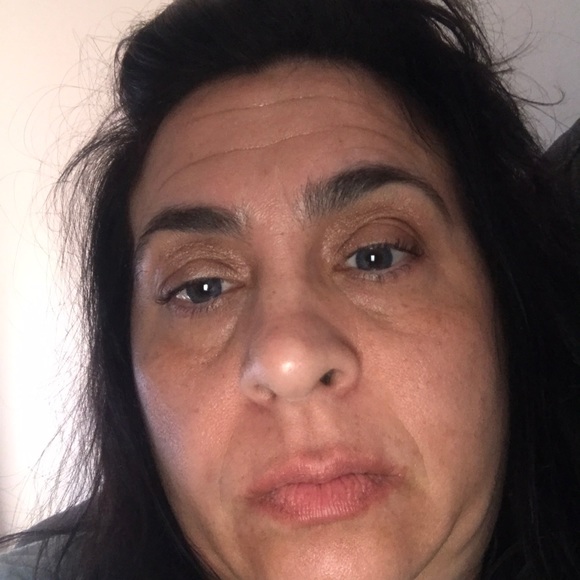 Profile Picture of Daniella Alvarez (@daniellaalva321) on Poshmark