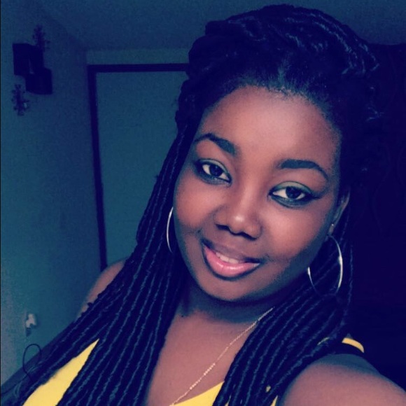 Profile Picture of Regine Debrosse (@debygina) on Poshmark