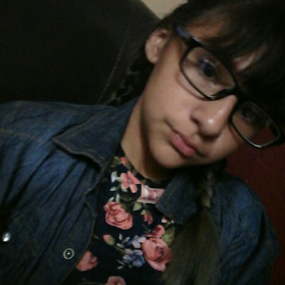 Profile Picture of Esther Morales (@358527) on Poshmark