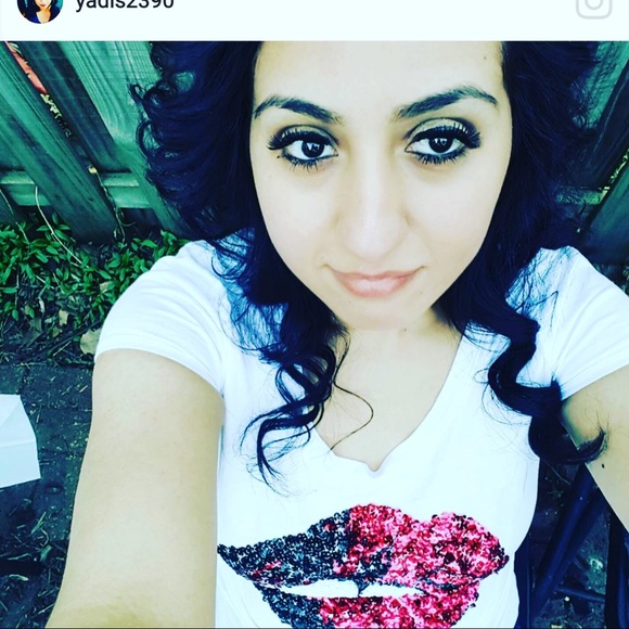 Profile Photo of Yadira Gonzalez (@gogy2390) on Poshmark