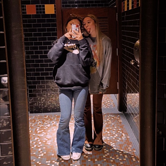 Profile Picture of Abby Calhoun (@calhoabi4) on Poshmark