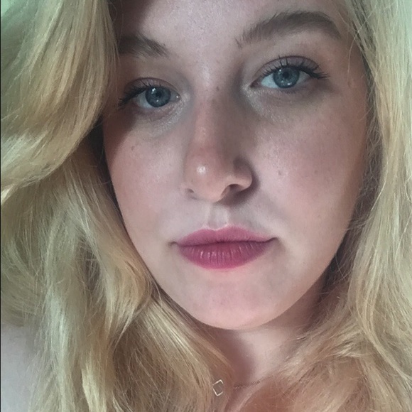 Profile Picture of Sarah Eiermann (@sagelysage88) on Poshmark