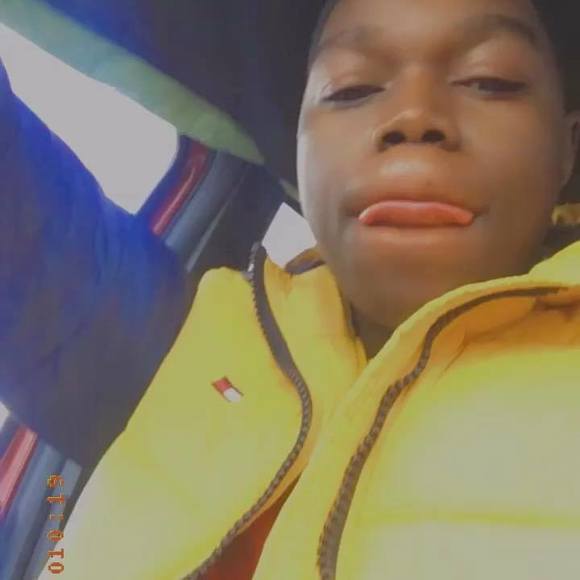 Profile Picture of Francis Lamar (@lamer161998) on Poshmark