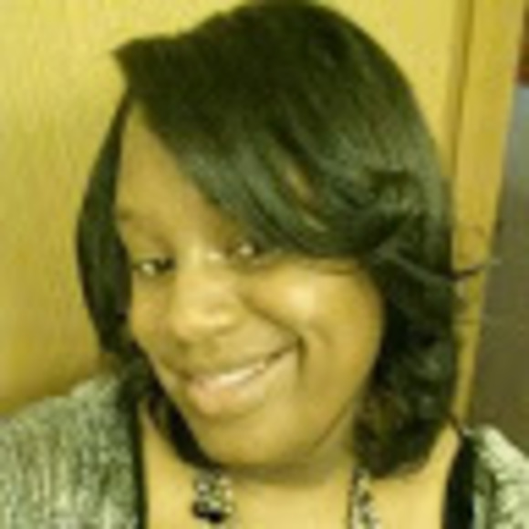 Profile Picture of Sheree Gordon (@sweetgordon14) on Poshmark