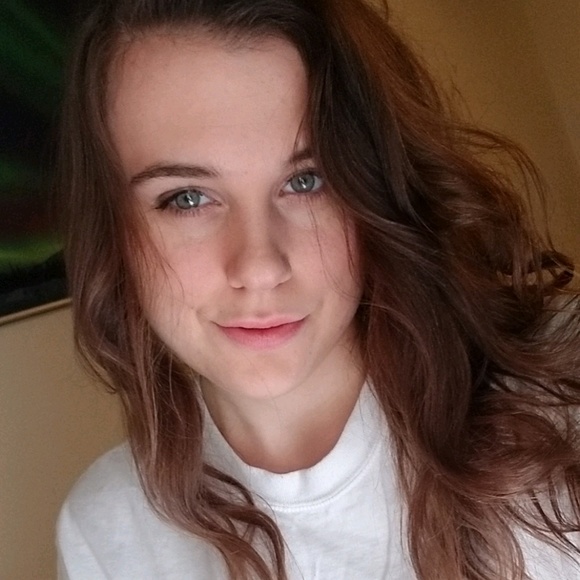 Profile Picture of Brianne Pulliam (@briannepulliam) on Poshmark