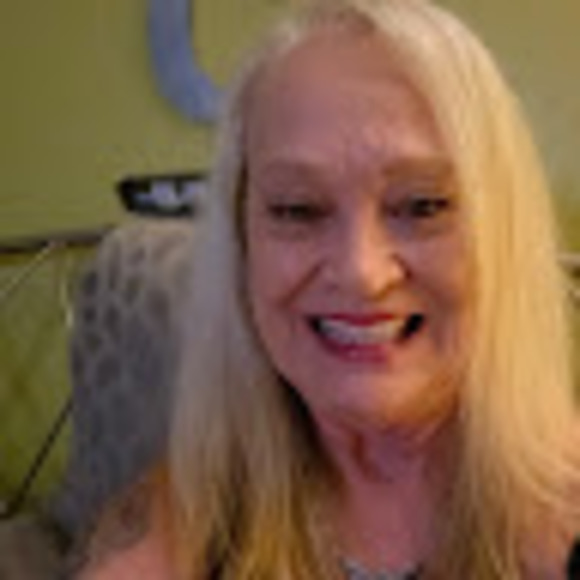 Profile Picture of Candace Bailey (@candacebailey09) on Poshmark