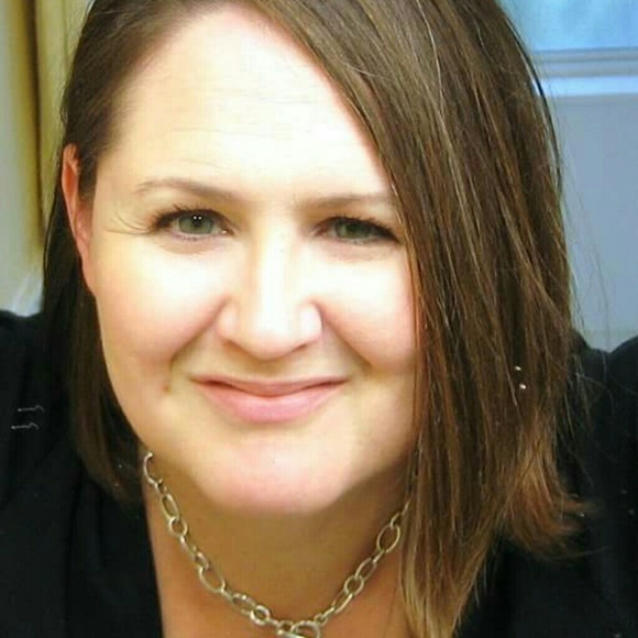 Profile Picture of Kelly Contello (@kellyrosebud) on Poshmark