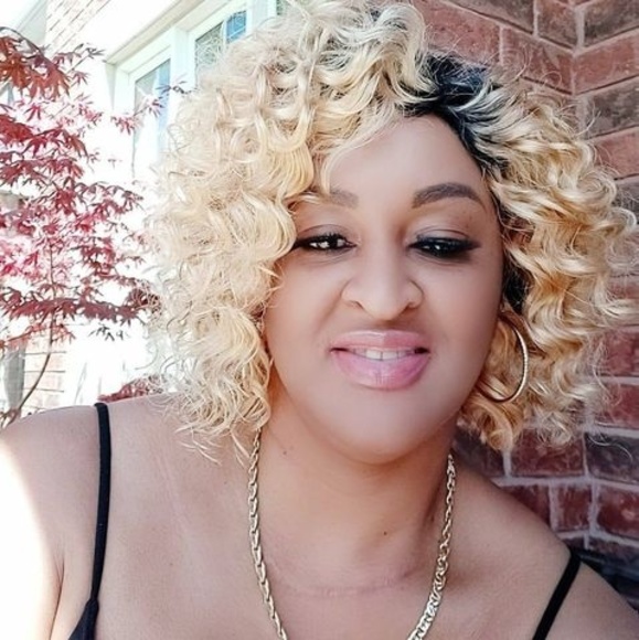 Profile Picture of Gale Hackett (@ghackettca) on Poshmark