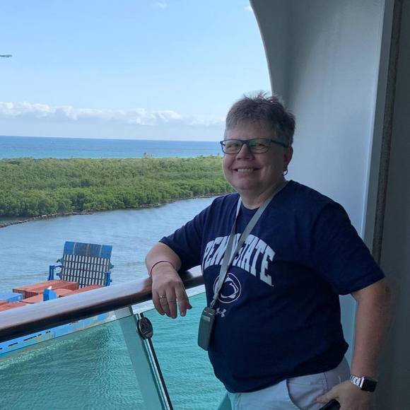 Profile Picture of Stacey Stuck (@shstuck) on Poshmark