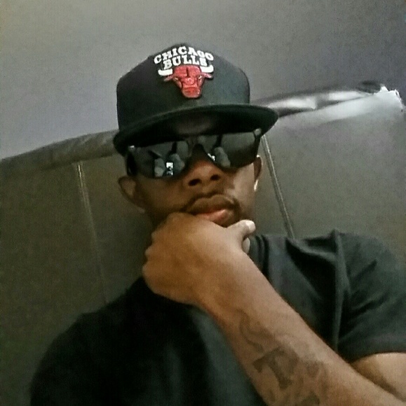 Profile Picture of Jason Simon (@jsimonbeats) on Poshmark