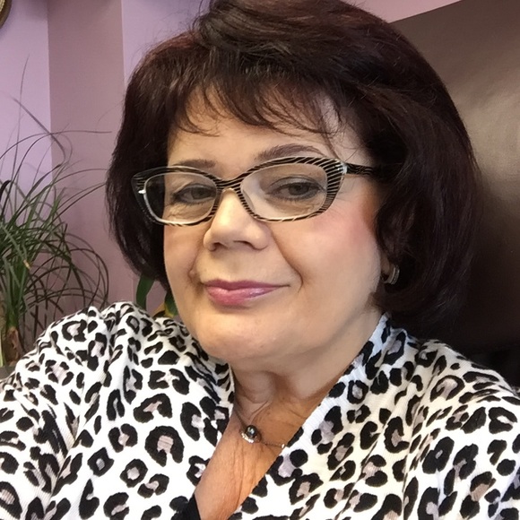 Profile Picture of Irina Bentsionova (@dnborenn) on Poshmark